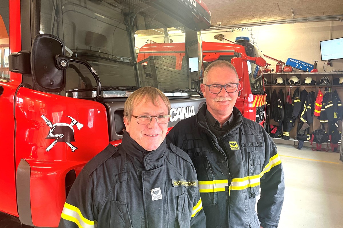Christian Vestersager (tv.) og Jørgen Christian Thomsen (th.) kan fejre 40 år som frivillige brandfolk i Rødding.